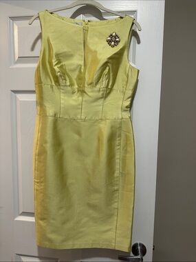 Kay Unger Lime Sleeveless Sheath Dress with Brooch